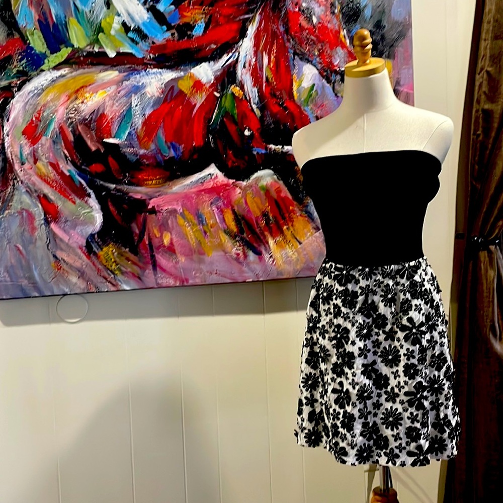 Black and white floral strapless
